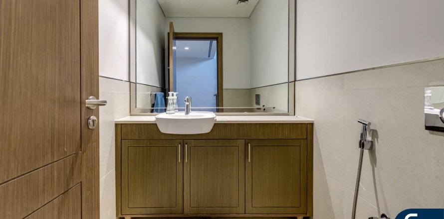 Вилла в Джумейре, Дубай, 3 спальни, 330м², № 79017