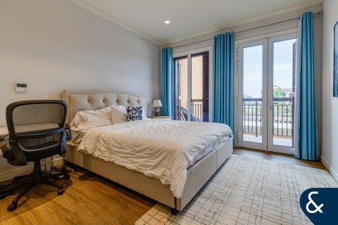 Снять в аренду виллу в Джумейре, Дубай: 3 спальни, 330м², № 79017 - фото 13