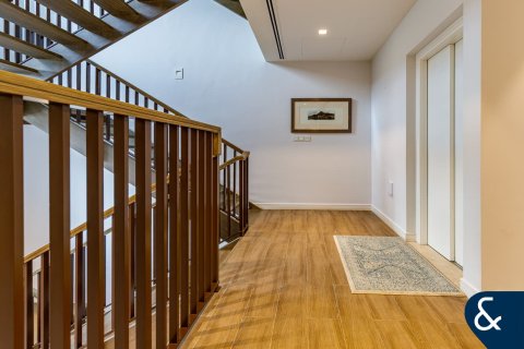 Снять в аренду виллу в Джумейре, Дубай: 3 спальни, 330м², № 79017 - фото 7