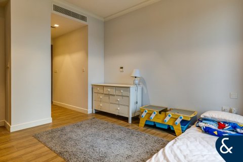 Снять в аренду виллу в Джумейре, Дубай: 3 спальни, 330м², № 79017 - фото 17