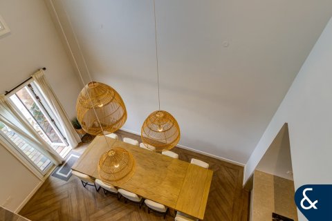 Снять в аренду виллу в Джумейре, Дубай: 3 спальни, 330м², № 79017 - фото 15