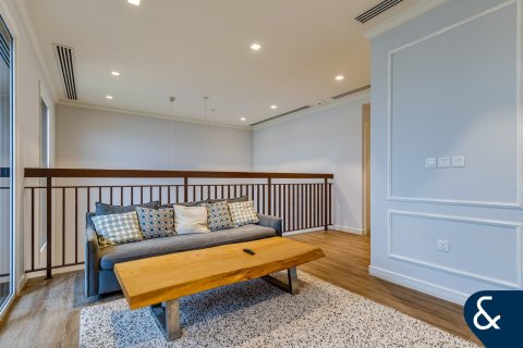 Снять в аренду виллу в Джумейре, Дубай: 3 спальни, 330м², № 79017 - фото 3