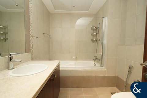 Apartment in Business Bay, Dubai 1 bedroom, 126 sq.m. № 98747 - photo 6