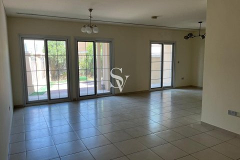 Townhouse in District 12, Jumeirah Village Circle, Dubai 3 bedrooms, 317 sq.m. № 115598 - photo 1