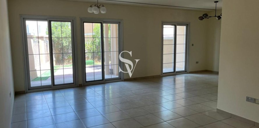 Townhouse in District 12, Jumeirah Village Circle, Dubai 3 bedrooms, 317 sq.m. № 115598