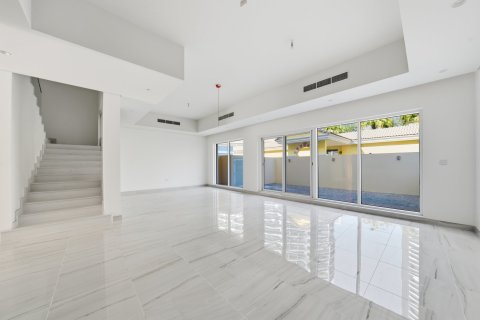 Townhouse in Dubai Sports City, Dubai 4 bedrooms, 262.97 sq.m. № 142279
