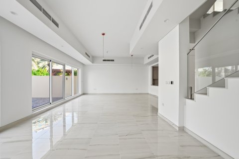 Townhouse in Dubai Sports City, Dubai 4 bedrooms, 262.97 sq.m. № 142279 - photo 4