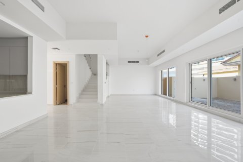 Townhouse in Dubai Sports City, Dubai 4 bedrooms, 262.97 sq.m. № 142279 - photo 2