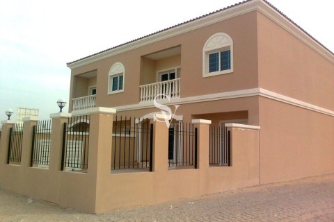 Townhouse in District 12, Jumeirah Village Circle, Dubai 3 bedrooms, 317 sq.m. № 111064 - photo 14