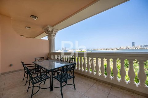 Apartment in Palm Jumeirah, Dubai 3 bedrooms, 236 sq.m. № 56922 - photo 6