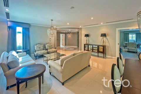 Снять в аренду виллу в Legacy, Jumeirah Park, Дубай: 5 спален, 435.62м², № 120218 - фото 6