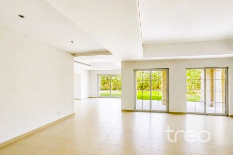 Снять в аренду виллу в Арабиан Ранчес, Дубай: 5 спален, 450.02м², № 120219 - фото 5