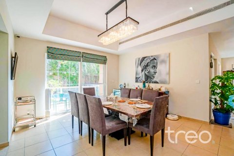 Снять в аренду виллу в Арабиан Ранчес, Дубай: 5 спален, 450.02м², № 120219 - фото 3