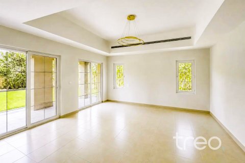 Снять в аренду виллу в Арабиан Ранчес, Дубай: 5 спален, 450.02м², № 120219 - фото 8