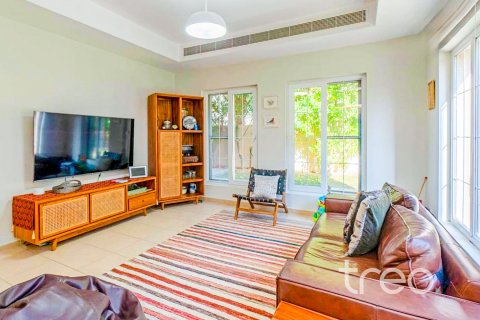 Снять в аренду виллу в Арабиан Ранчес, Дубай: 5 спален, 450.02м², № 120219 - фото 2