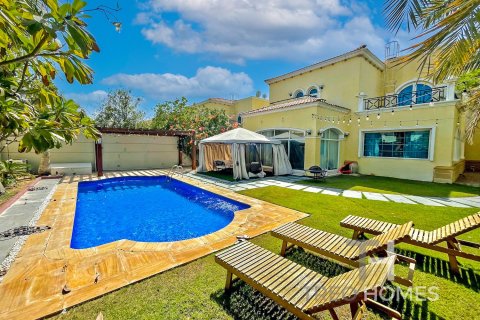 Villa in Legacy, Jumeirah Park, Dubai 4 bedrooms, 402.73 sq.m. № 120217