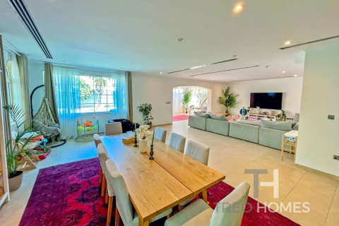 Villa à Legacy, Jumeirah Park, Dubai, 4 chambres, 402.73 m², № 120217 - photo 6