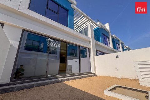 Снять в аренду таунхаус в Дубае: 4 спальни, 144м², № 90490 - фото 2