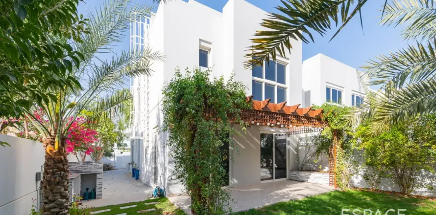 Villa in Mudon, Dubai 4 bedrooms, 251 sq.m. № 122613