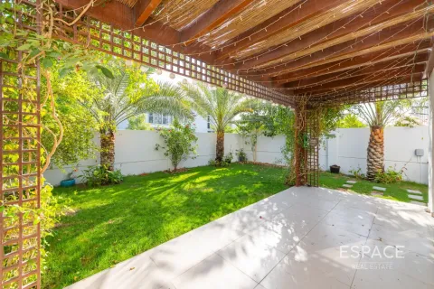 Villa in Mudon, Dubai 4 bedrooms, 251 sq.m. № 122613 - photo 2