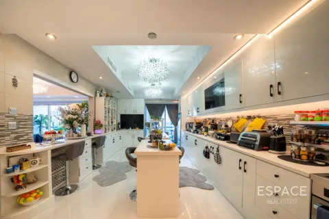 Penthouse in Jumeirah Lake Towers, Dubai 5 bedrooms, 573 sq.m. № 122614 - photo 14