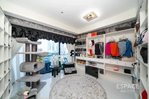 Penthouse in Jumeirah Lake Towers, Dubai 5 bedrooms, 573 sq.m. № 122614 - photo 7