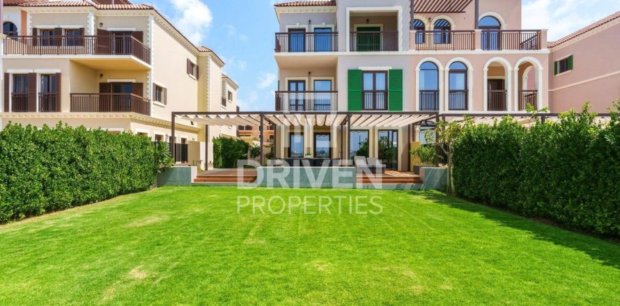 Вилла в Джумейре, Дубай, 5 спален, 624.87м², № 129164