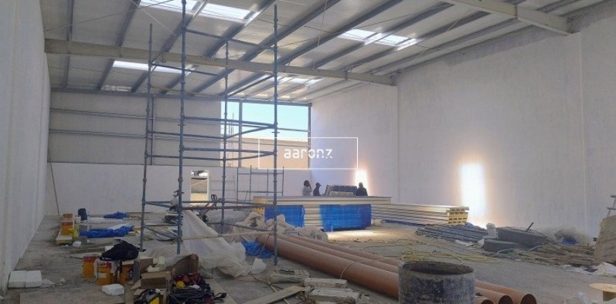 Entrepôt à Al Quoz, Dubai, 371.6 m², № 11831