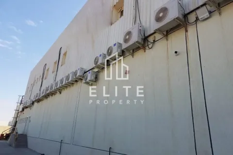Warehouse in Dubai 468 sq.m. № 38841 - photo 3