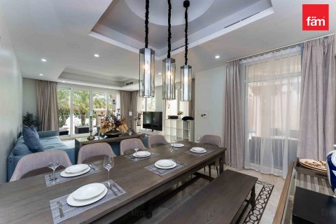 Villa en Palm Jumeirah, Dubai, 5 dormitorios, 540.4 m², № 16533 - foto 5