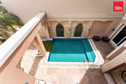 Villa en Palm Jumeirah, Dubai, 5 dormitorios, 540.4 m², № 16533 - foto 28