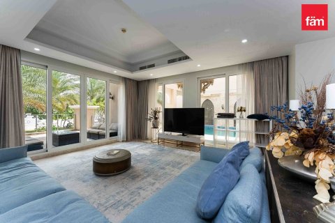 Villa en Palm Jumeirah, Dubai, 5 dormitorios, 540.4 m², № 16533 - foto 4