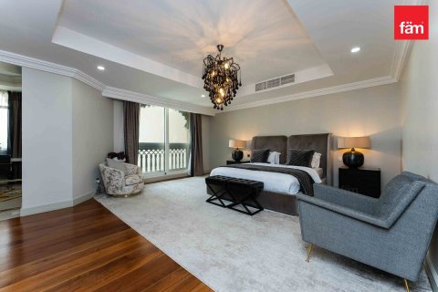 Villa en Palm Jumeirah, Dubai, 5 dormitorios, 540.4 m², № 16533 - foto 11