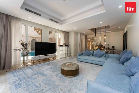 Villa en Palm Jumeirah, Dubai, 5 dormitorios, 540.4 m², № 16533 - foto 2