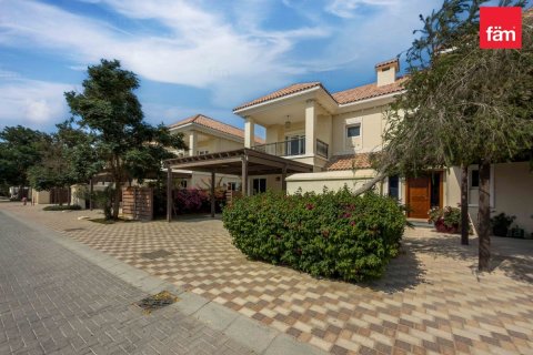 Villa in Dubai 4 bedrooms, 387.2 sq.m. № 115122 - photo 2