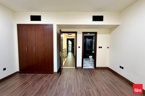 Снять в аренду виллу в Дубае: 5 спален, 135.2м², № 89248 - фото 4