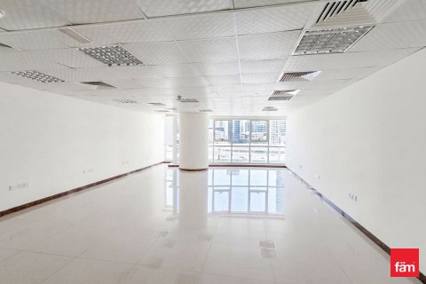 Bureau à Dubai, 79.1 m², № 112518