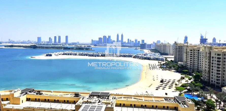 Apartment in Tiara Residences, Palm Jumeirah, Dubai 2 bedrooms, 159 sq.m. № 8846