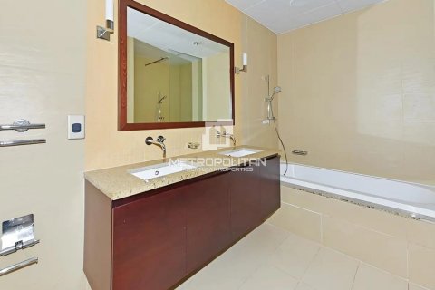 Apartment in Tiara Residences, Palm Jumeirah, Dubai 2 bedrooms, 159 sq.m. № 8846 - photo 10