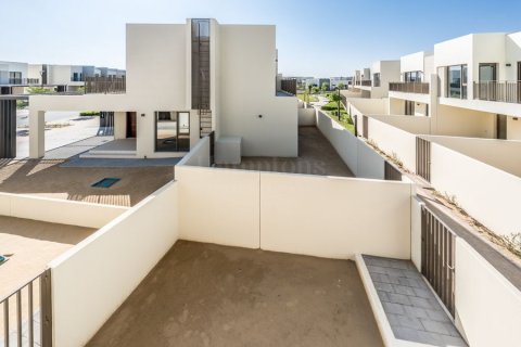 Townhouse in Dubai South (Dubai World Central), Dubai 4 bedrooms, 237.08845600 sq.m. № 12857 - photo 15