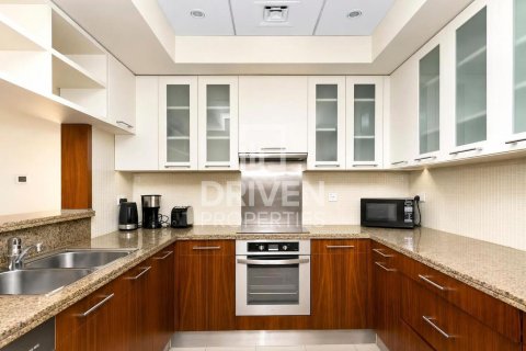 Apartment in Boulevard Central Towers, Downtown Dubai (Downtown Burj Dubai), Dubai 2 bedrooms, 117.52 sq.m. № 129192 - photo 11