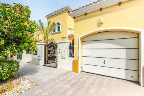 Villa in Jumeirah Park, Dubai 4 bedrooms, 739.97 sq.m. № 129184