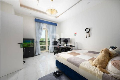 Villa in Jumeirah Islands, Dubai 4 bedrooms, 511 sq.m. № 23353 - photo 16