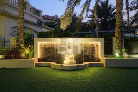 Villa in Jumeirah Islands, Dubai 4 bedrooms, 511 sq.m. № 23353 - photo 2