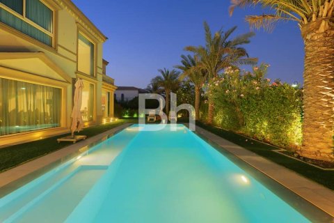 Villa in Jumeirah Islands, Dubai 4 bedrooms, 511 sq.m. № 23353 - photo 4
