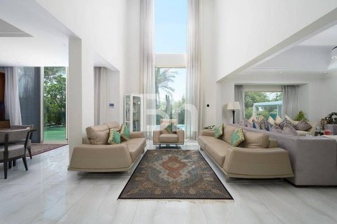 Villa in Jumeirah Islands, Dubai 4 bedrooms, 511 sq.m. № 23353 - photo 11