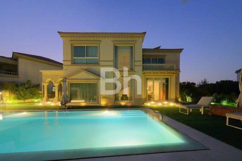 Villa in Jumeirah Islands, Dubai 4 bedrooms, 511 sq.m. № 23353 - photo 5