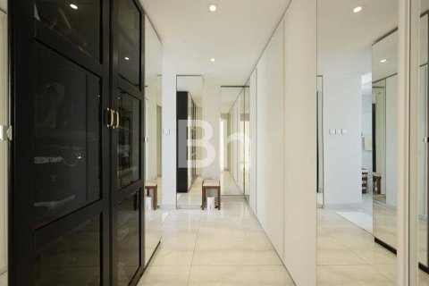 Villa in Jumeirah Islands, Dubai 4 bedrooms, 511 sq.m. № 23353 - photo 17