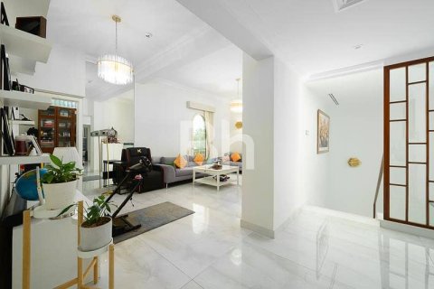 Villa in Jumeirah Islands, Dubai 4 bedrooms, 511 sq.m. № 23353 - photo 8