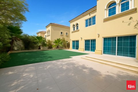 Villa in Dubai 4 bedrooms, 578.6 sq.m. № 49977 - photo 1